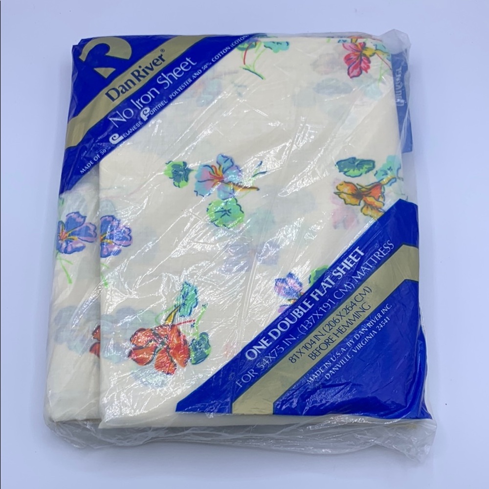 Dan River Floral Double Flat Sheet 50% Fortrel Polyester 50% cotton NOS